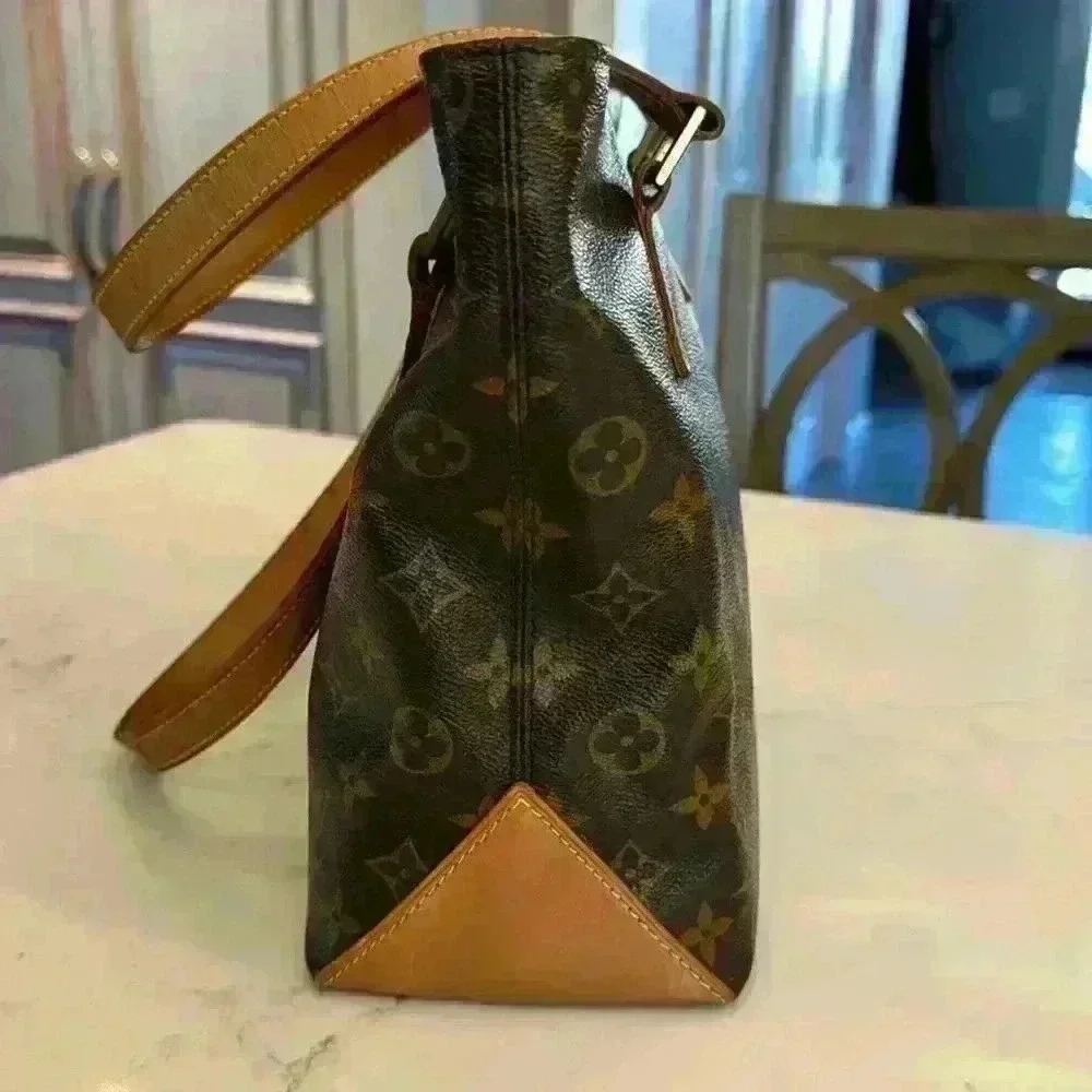 Vintage Louis Vuitton medium classic print shoulde/arm bag